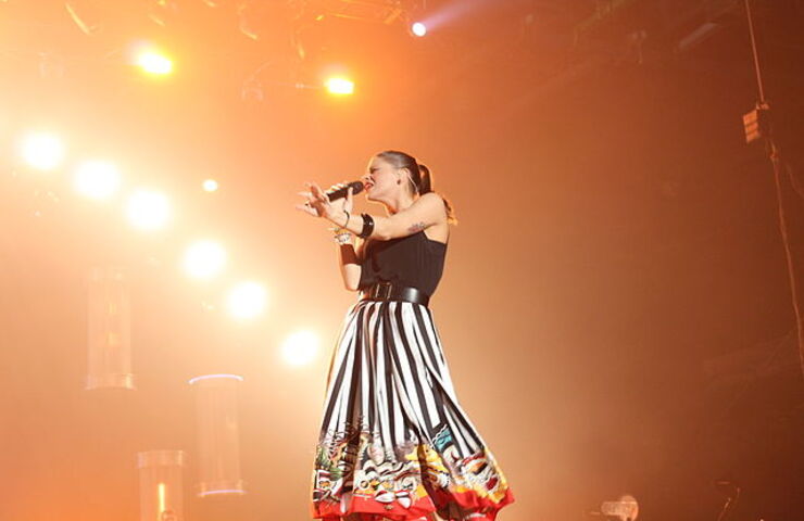 Alessandra Amoroso canta sul palco