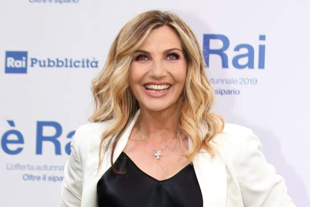 Lorella Cuccarini Sanremo video amarcord